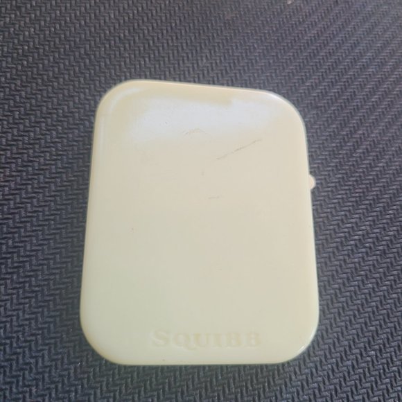 RARE! Vintage Squibb's tablet/pill box dispenser. Beautiful rose on the front - Picture 3 of 6